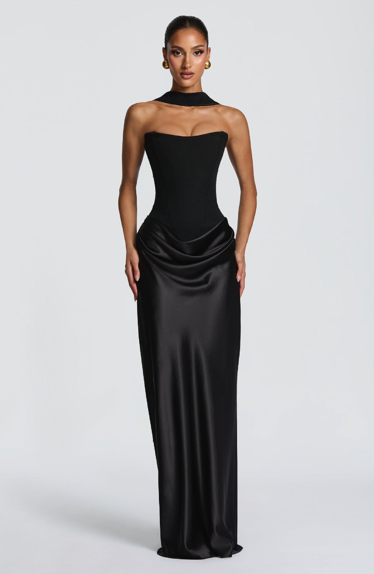 Abendkleid mit hohem Kragen und fließendem Schnitt für Damen