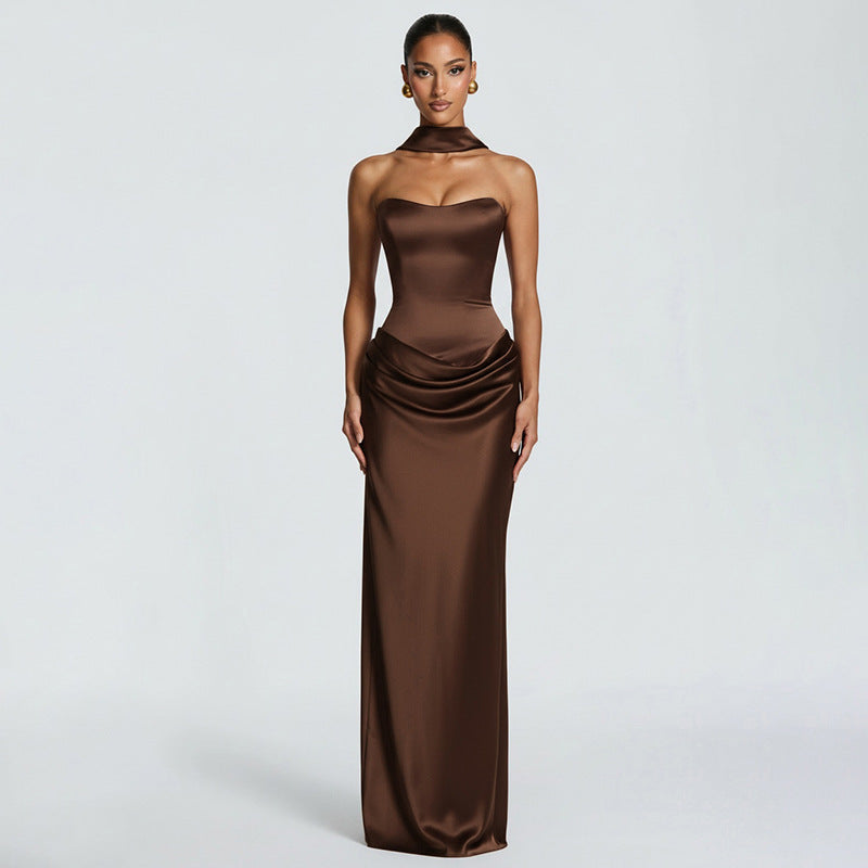 Abendkleid mit hohem Kragen und fließendem Schnitt für Damen