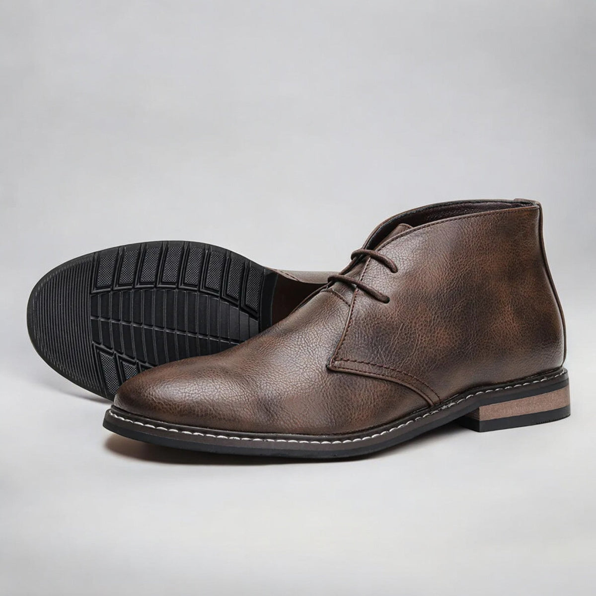 Boots mit Schnürung und verstärkten Nähten für Herren