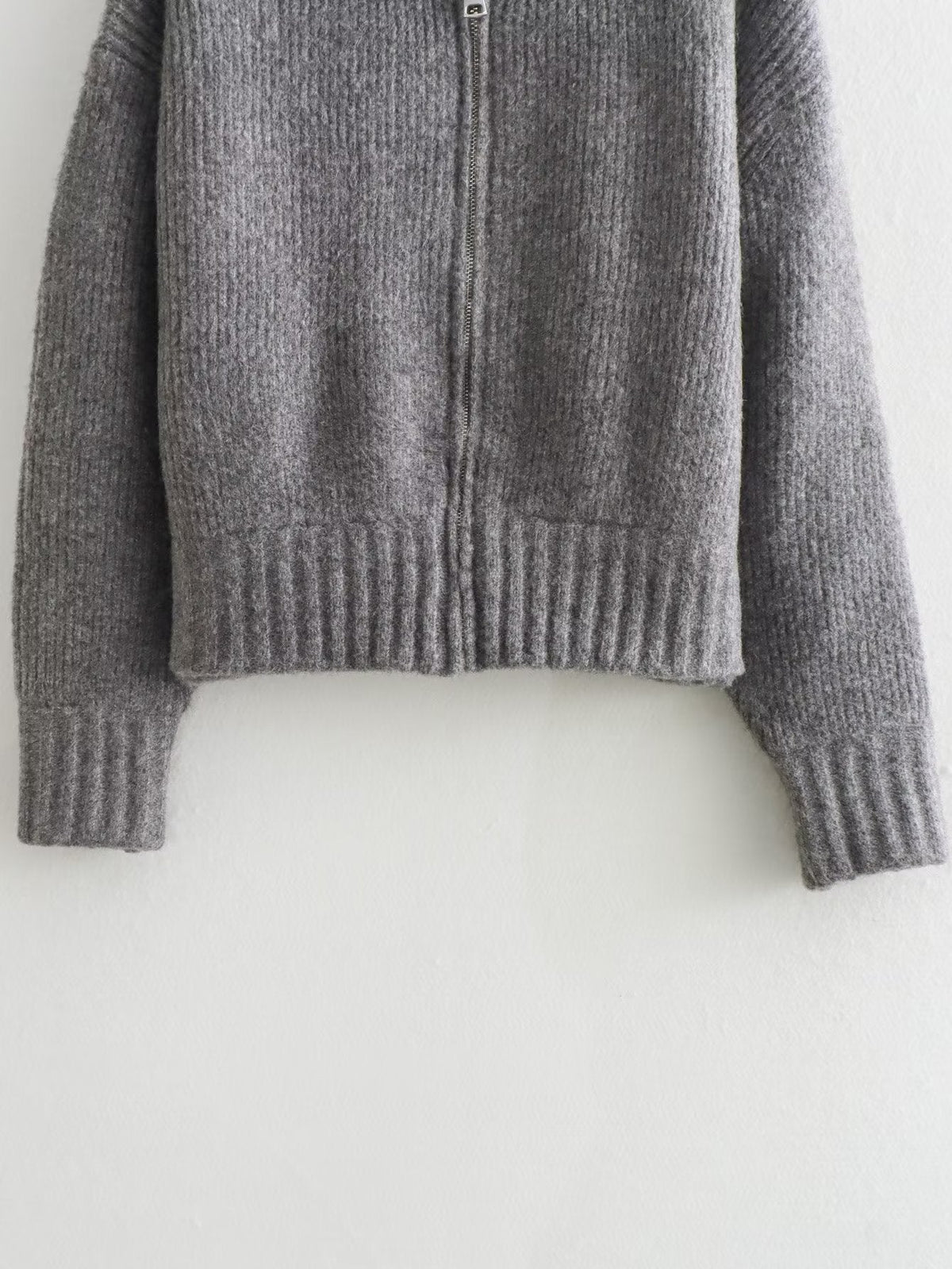 Cropped Zip-Up Knit Cardigan with Round Neck - Grey