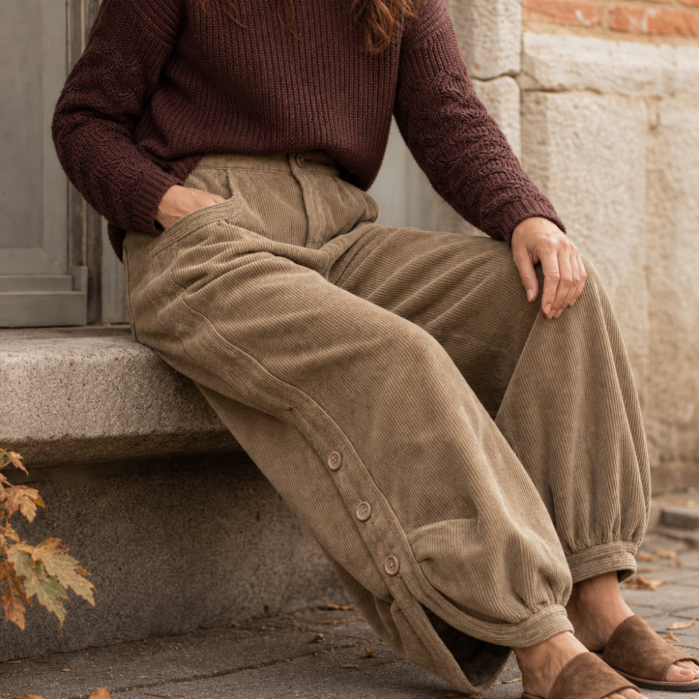 Cordhose mit Ballonbein und Zierknöpfen für Damen