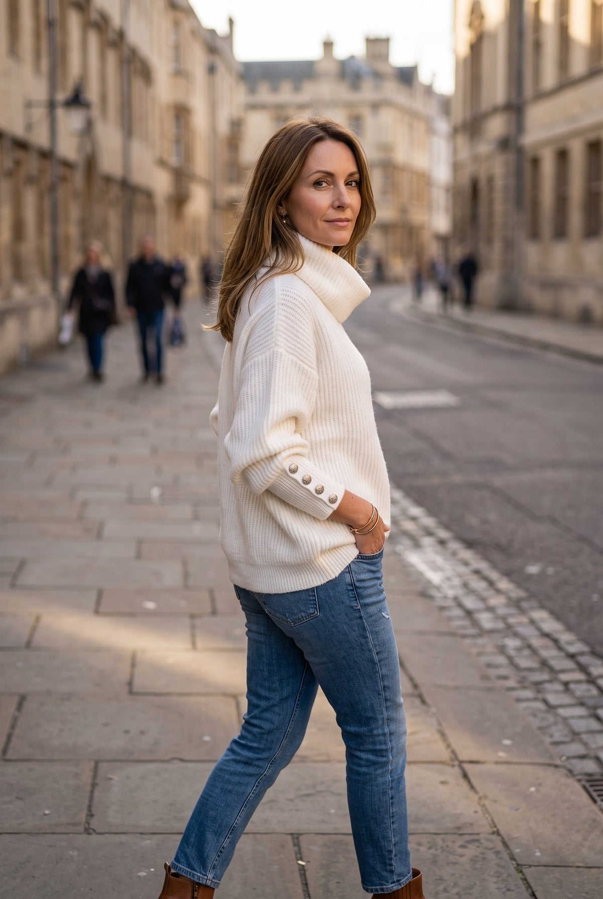 Rollkragenpullover mit Rippstrick und Knopfdetails für Damen