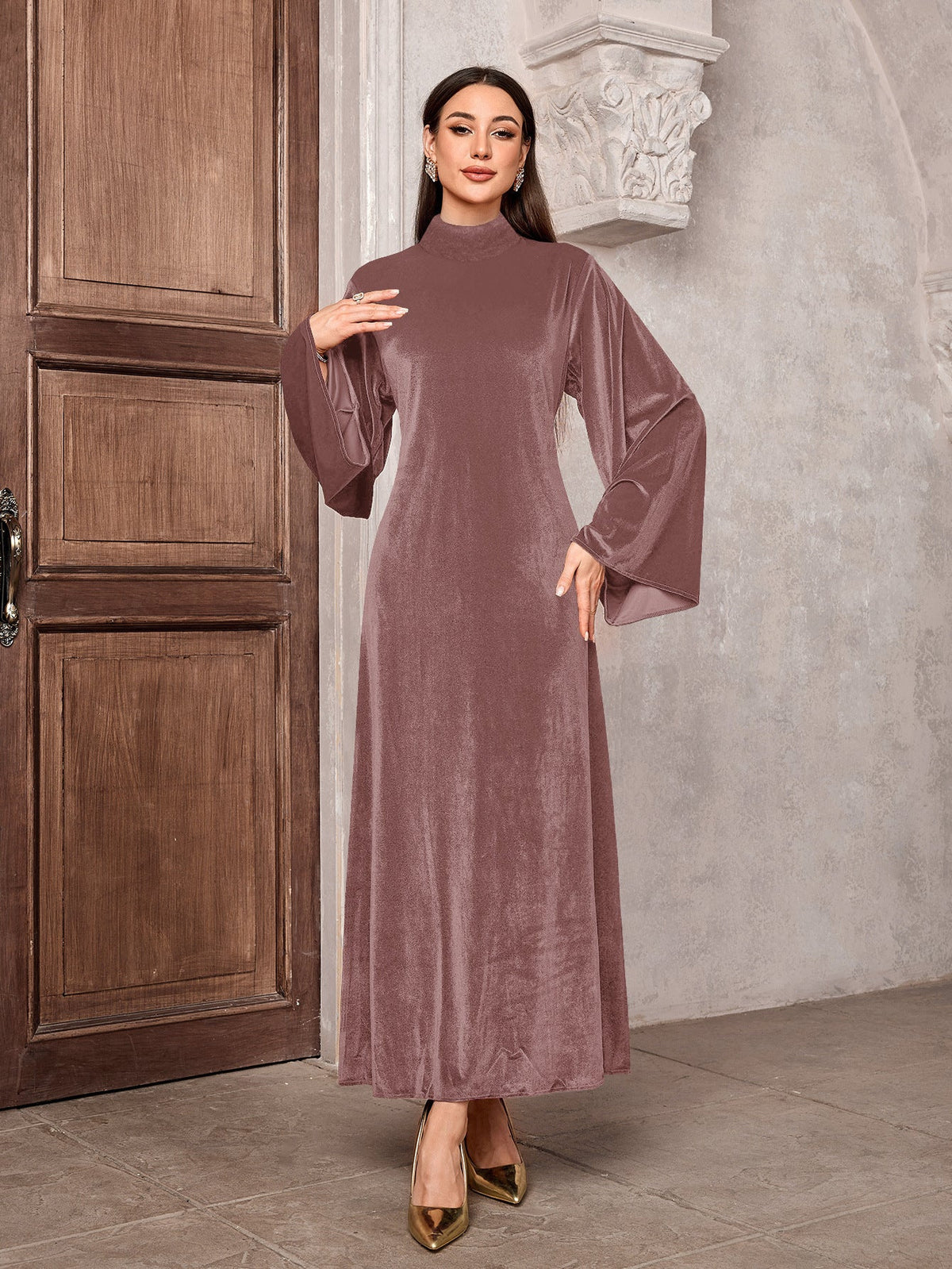 Samtkleid mit Stehkragen und Glockenärmeln für Damen