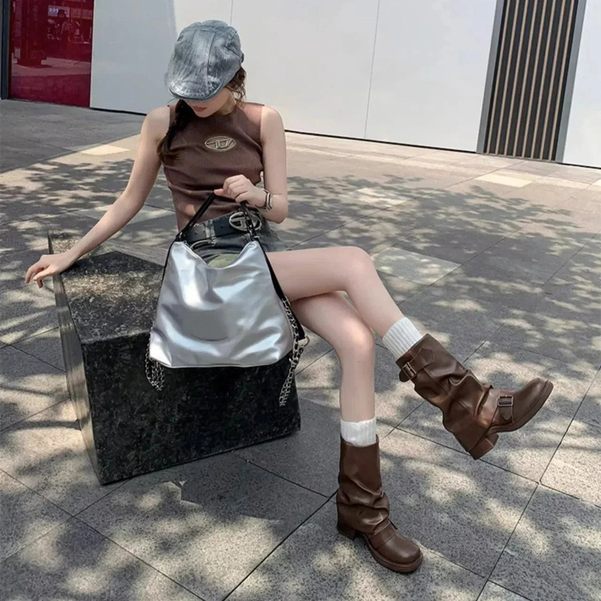 Stiefel mit Falten und Schnallen für Damen