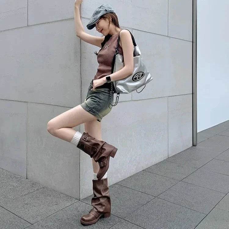 Stiefel mit Falten und Schnallen für Damen