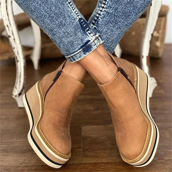 Stiefel mit klaren Linien und weicher Polsterung für Damen