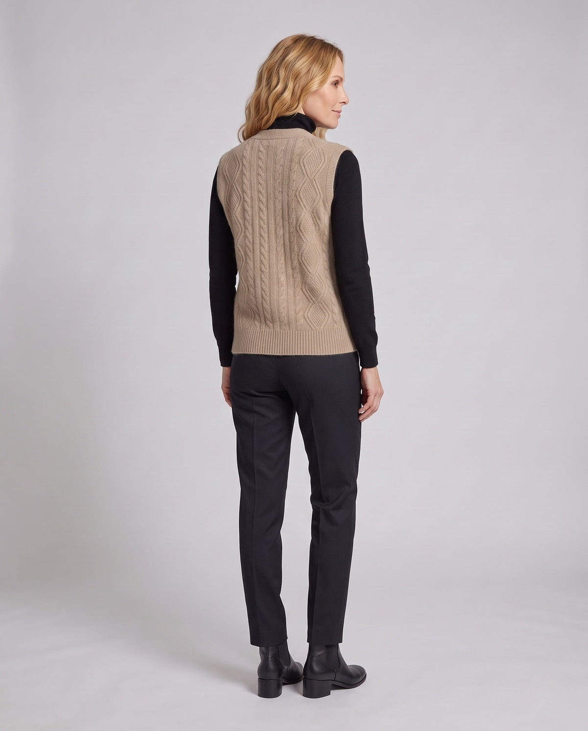Strickweste mit Zopfmuster und V-Ausschnitt für Damen