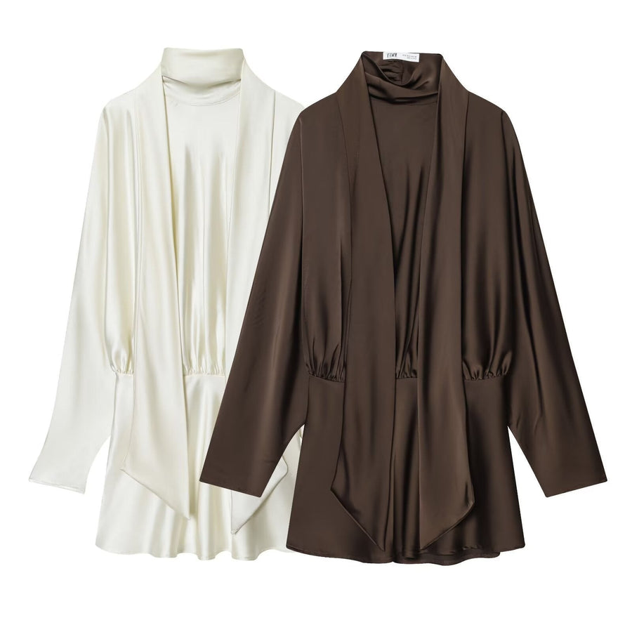 Bluse Damen aus Satin, locker geschnitten mit Stehkragen und Drapierung