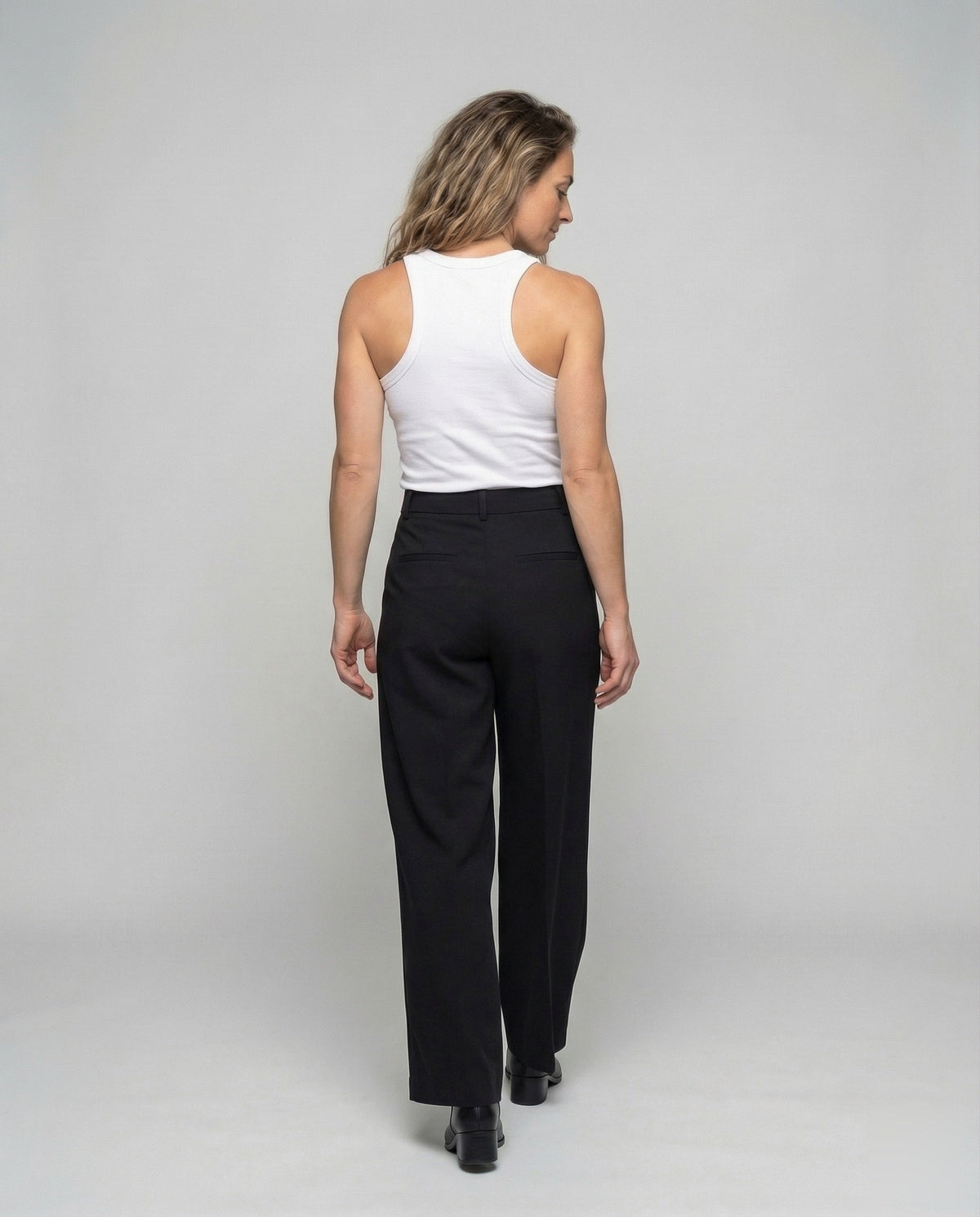 Bundfaltenhose mit weitem Bein und hohem Bund für Damen
