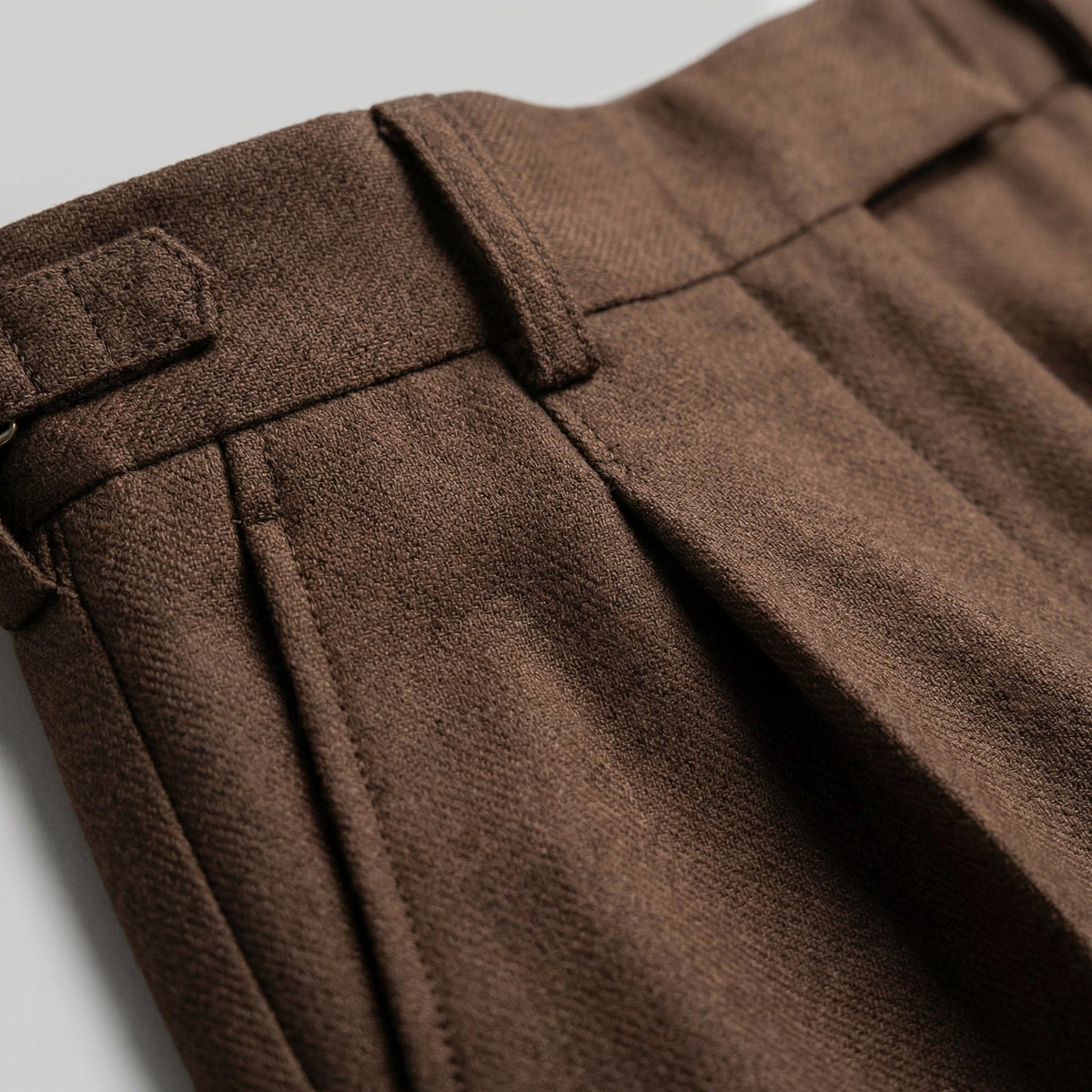 Bundfaltenhose mit geradem Bein und Knöchellänge für Herren