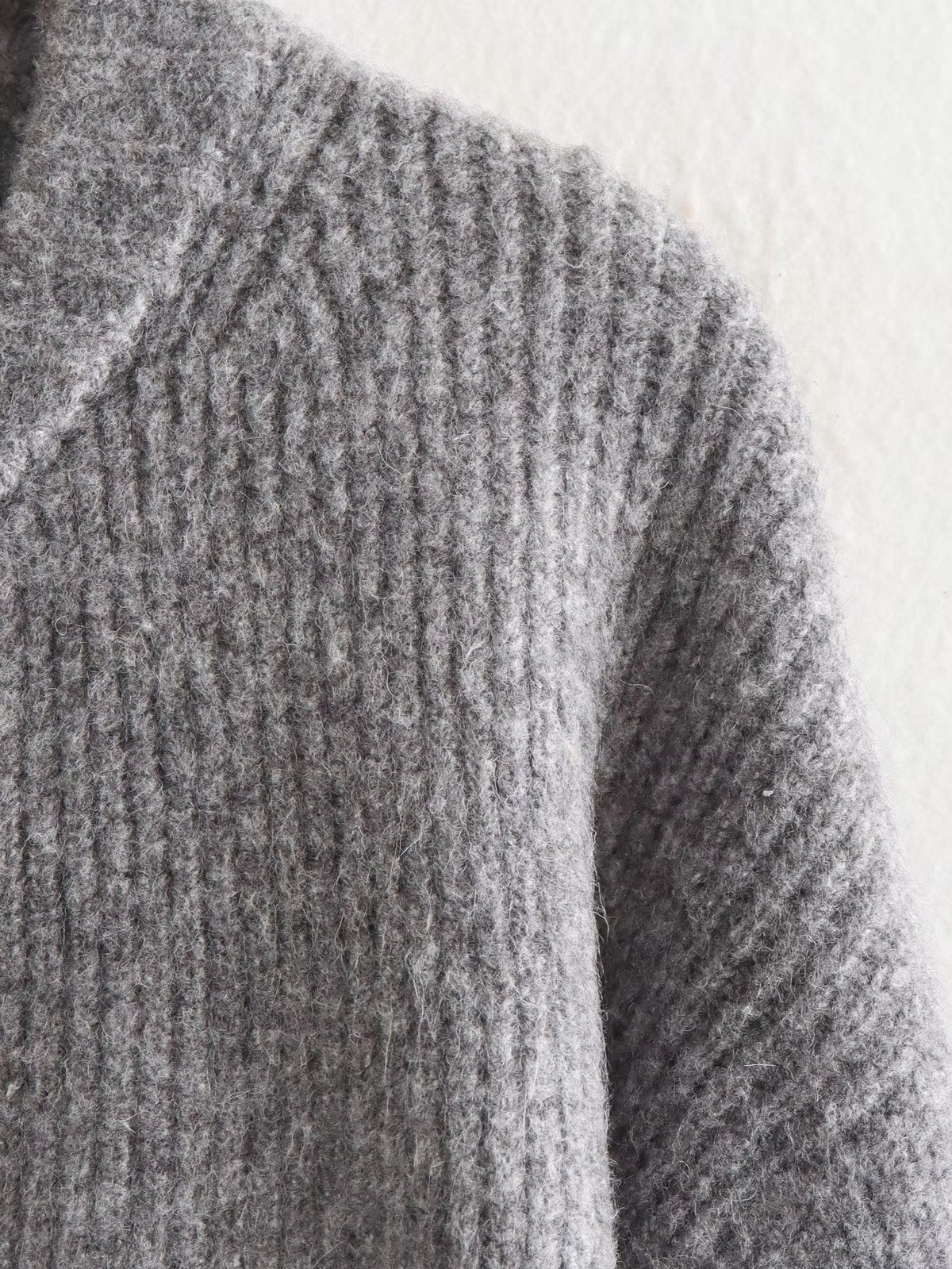 Cropped Zip-Up Knit Cardigan with Round Neck - Grey
