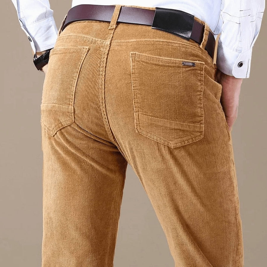 Cordhose Herren schmal geschnitten, gerades Bein für den Winter
