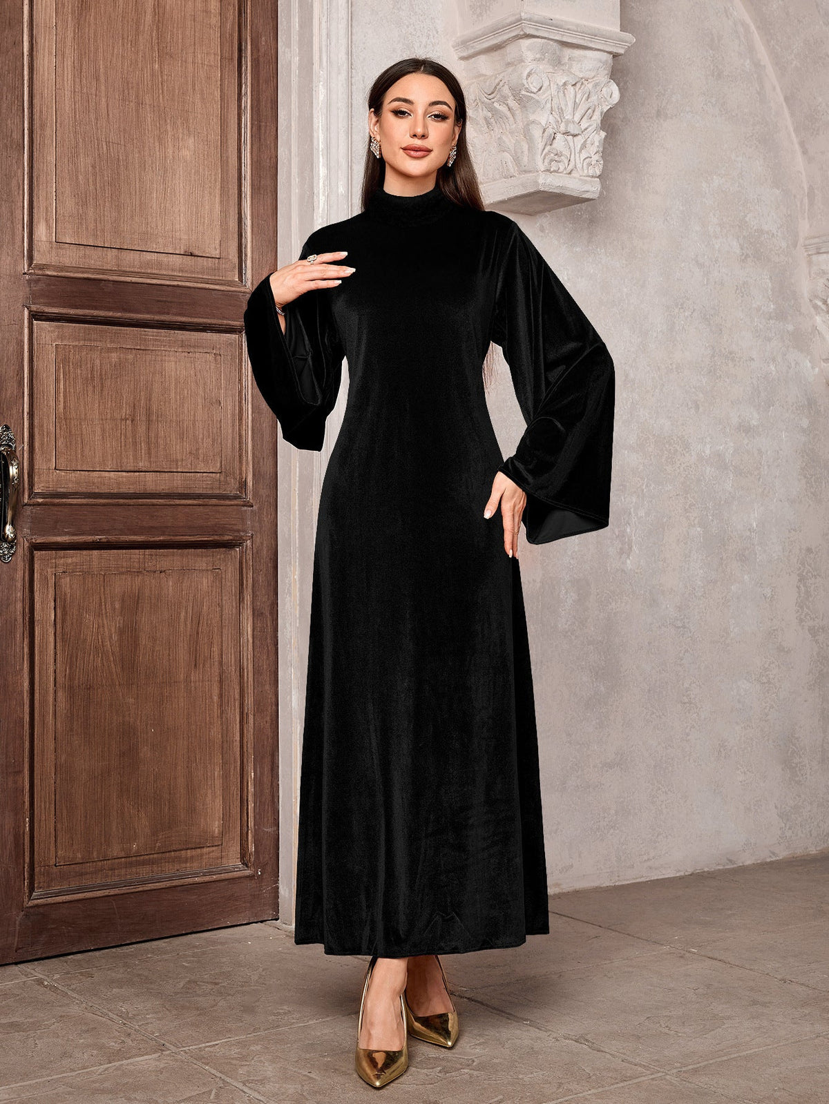 Samtkleid mit Stehkragen und Glockenärmeln für Damen