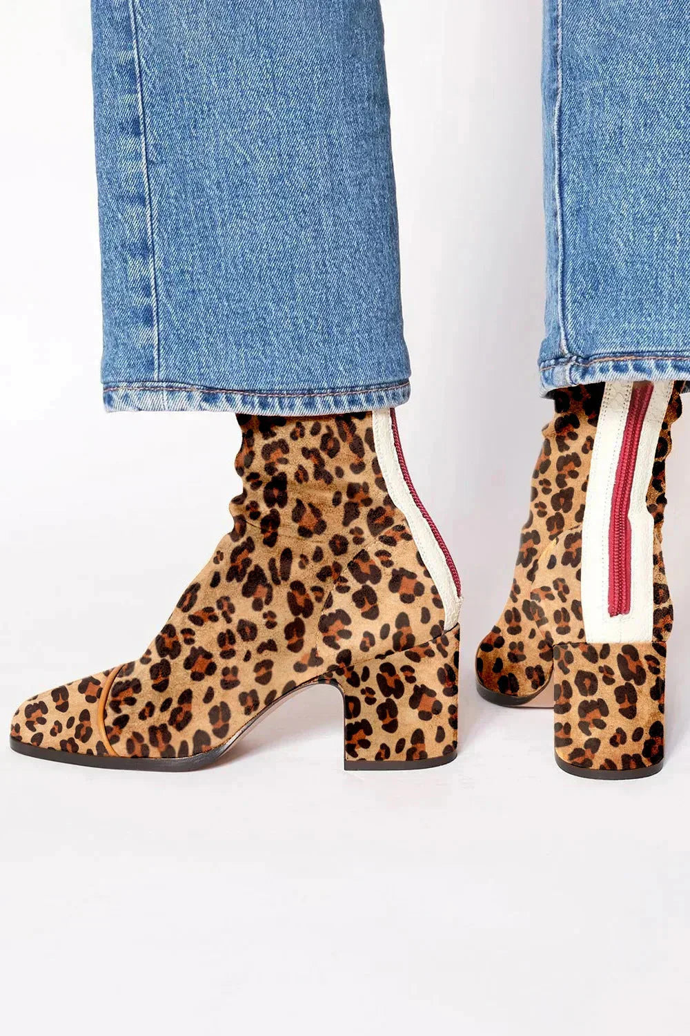 Stiefel knöchelhoch aus Veloursleder mit Blockabsatz für Damen - Leopardenmuster