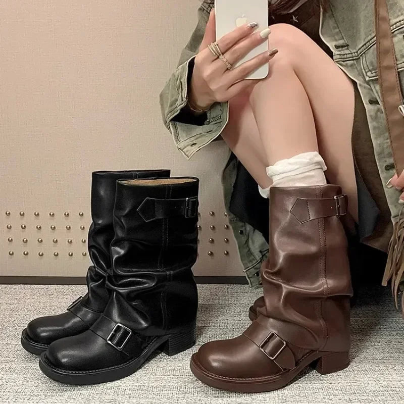 Stiefel mit Falten und Schnallen für Damen