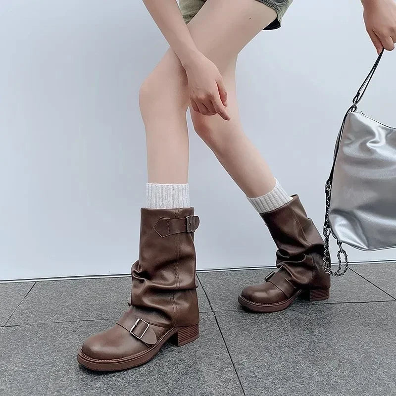 Stiefel mit Falten und Schnallen für Damen