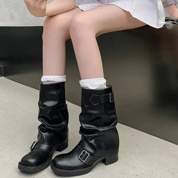 Stiefel mit Falten und Schnallen für Damen