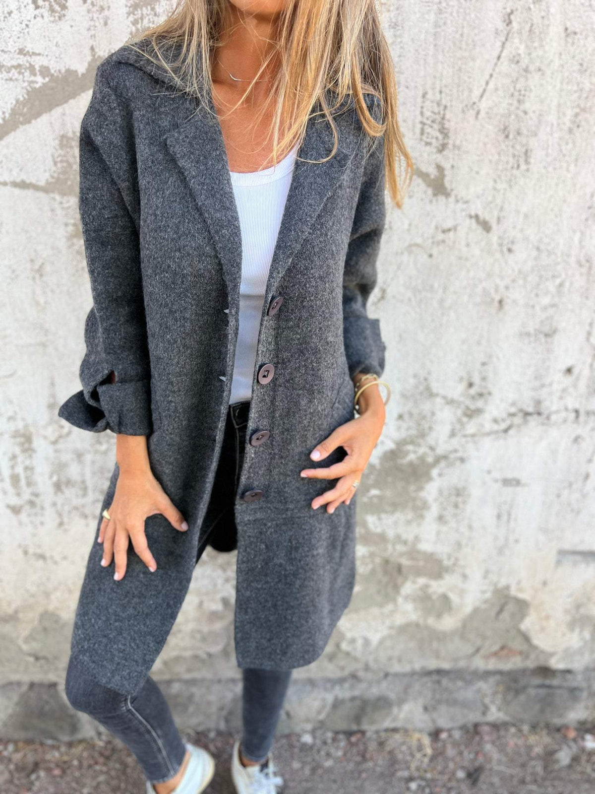 Strickjacke in langer Form mit klaren Linien für Damen