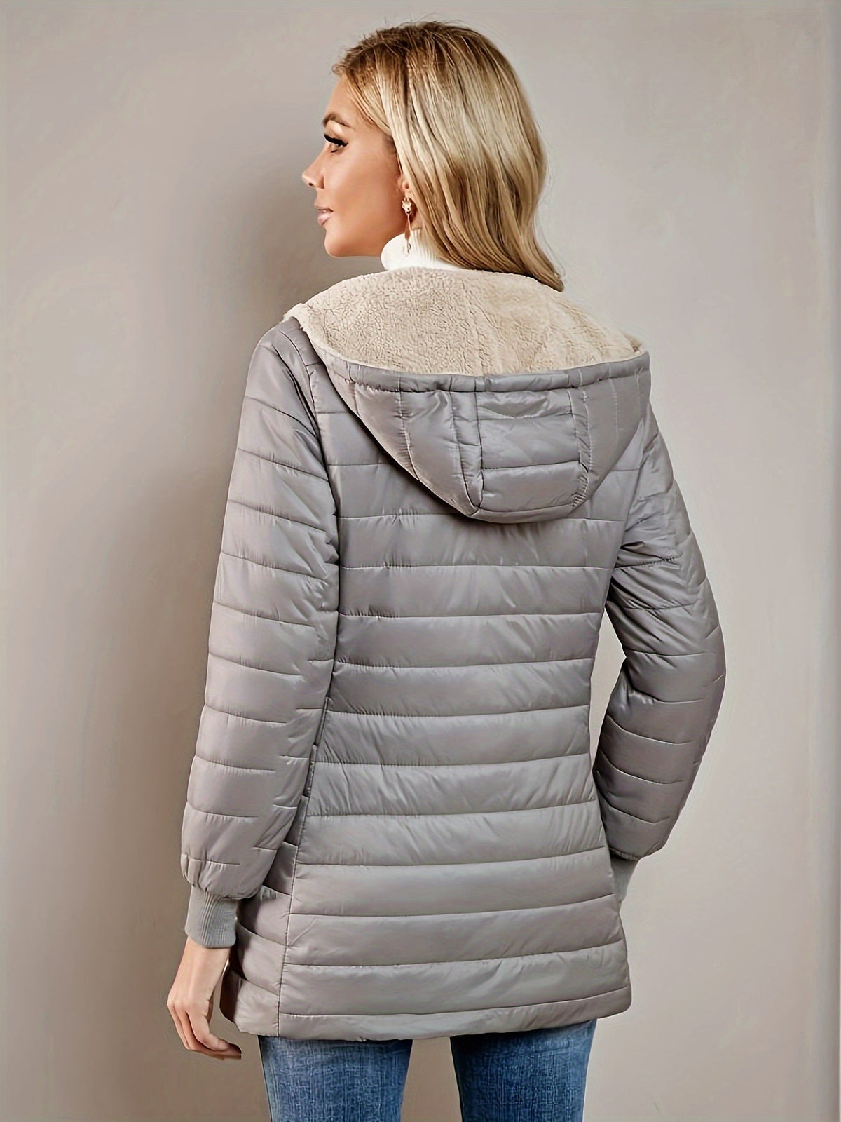 Langer Steppmantel mit Kapuze und Rippbündchen für Damen