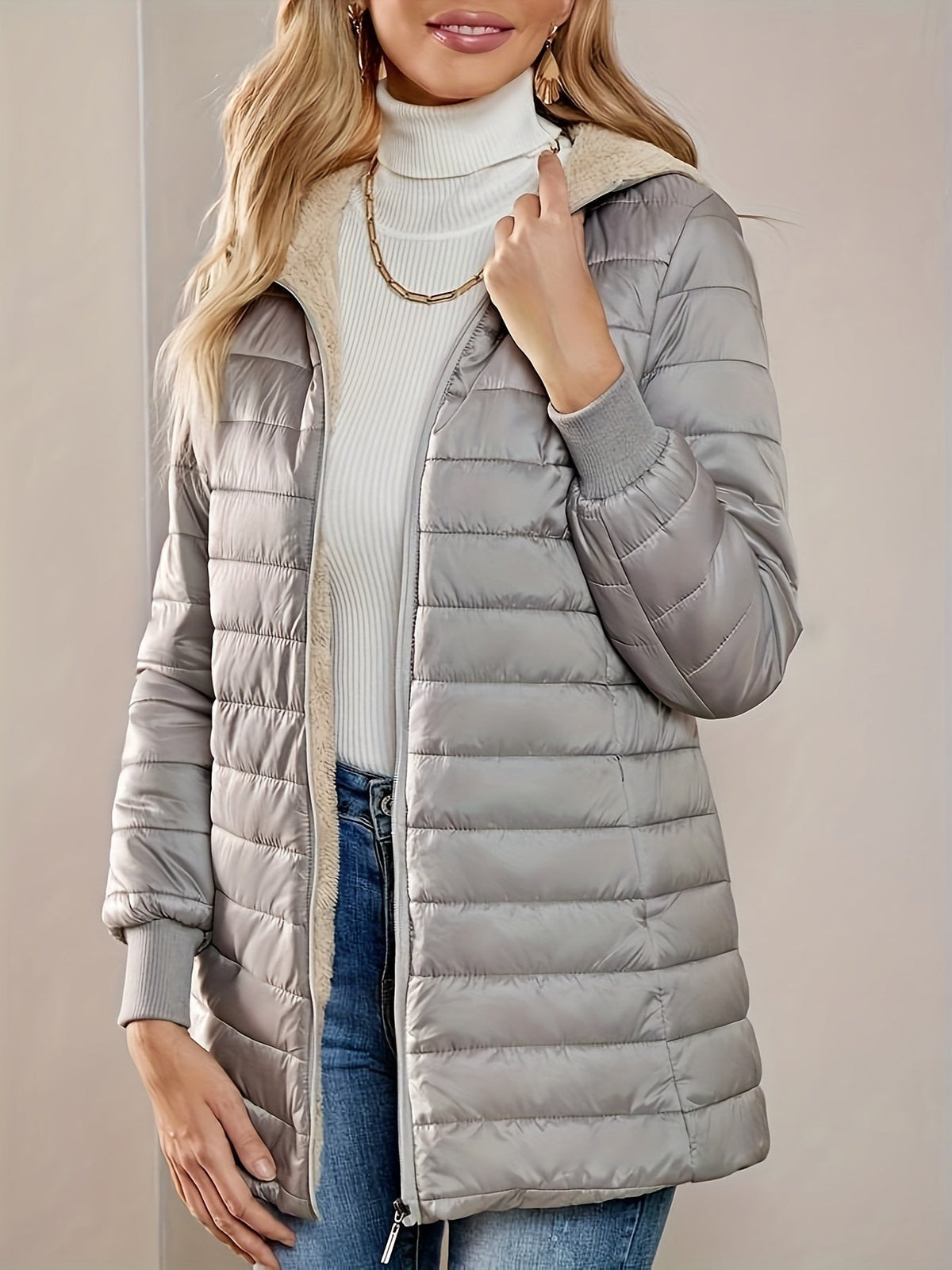 Langer Steppmantel mit Kapuze und Rippbündchen für Damen
