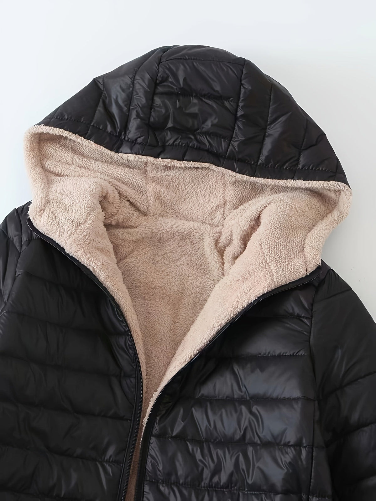 Langer Steppmantel mit Kapuze und Rippbündchen für Damen
