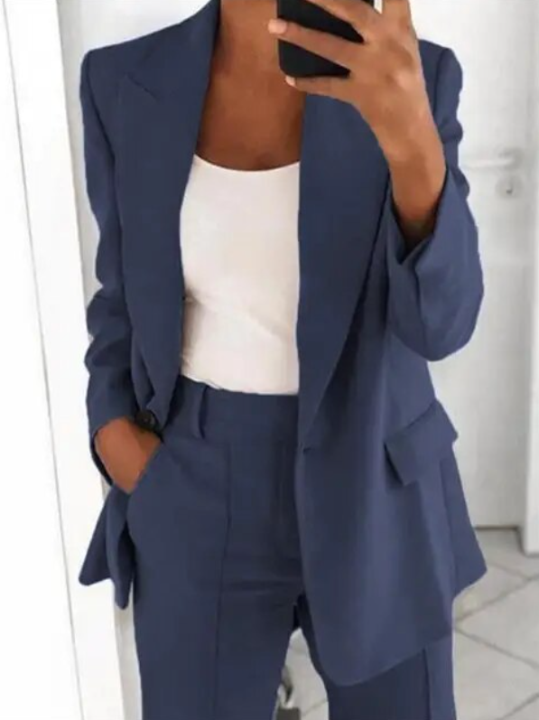 Zweiteiler mit breitem Revers und Bügelfaltenhose für Damen